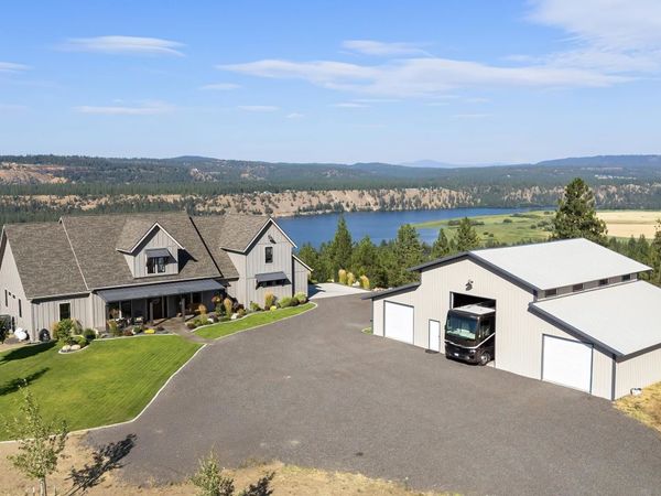 18524 N Valley Rd, Nine Mile Falls, WA 99026