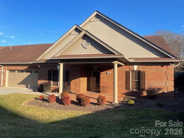 499 26th Avenue NE, Hickory, NC 28601