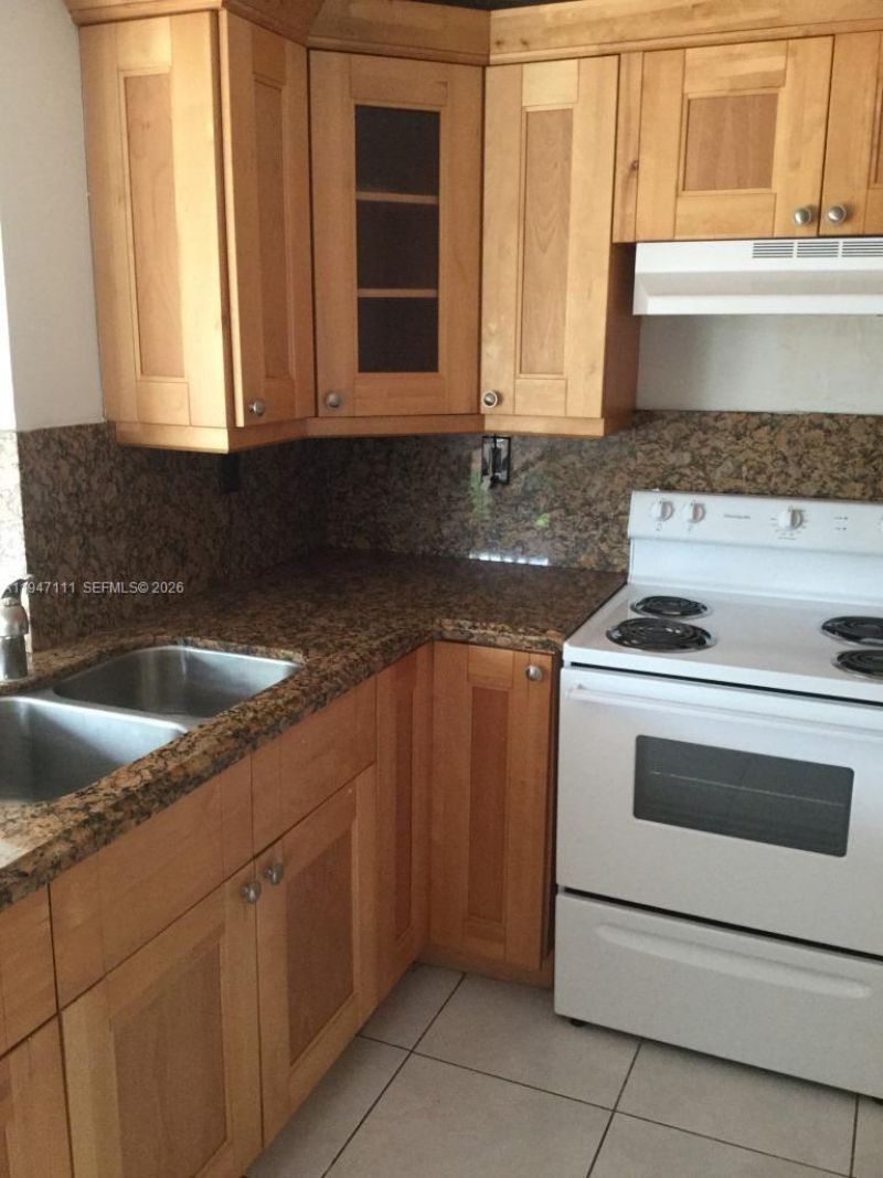 10303 NW 9th St Cir, Unit 103-16, Miami, FL 33172 Photo