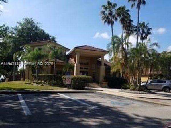 4863 Via Palm Lks, Unit 806, West Palm Beach, FL 33417
