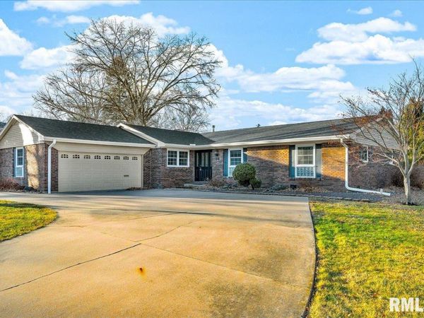 192 POTAWATOMI Road, Galesburg, IL 61401