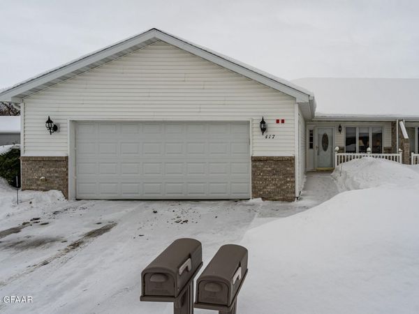 417 CRESTWOOD Court SE, East Grand Forks, MN 56721
