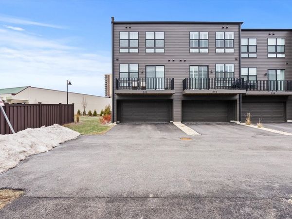 343 Summit Circle Summit Circle, Unit 343, Lombard, IL 60148