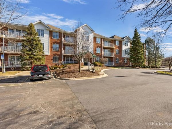 543 N Hough Street, Unit 102, Barrington, IL 60010