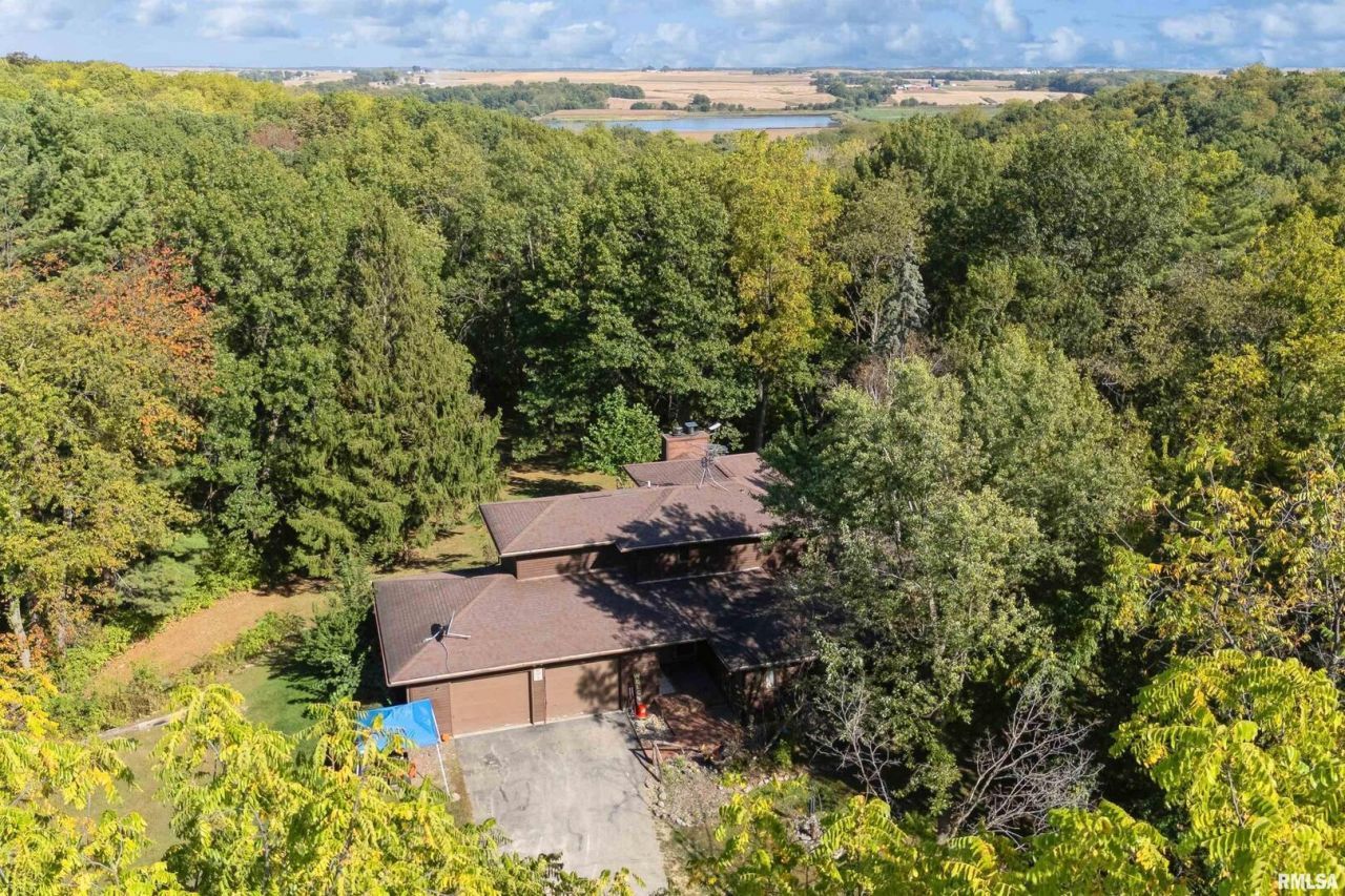 8039 Hazel Road, Morrison, IL 61270 Main Photo