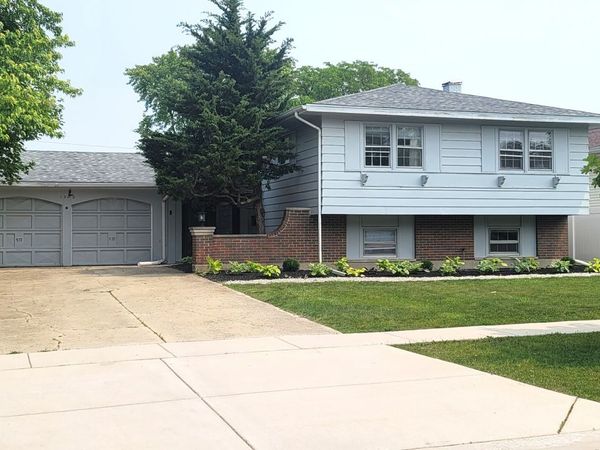1360 Devonshire Lane, Hoffman Estates, IL 60169