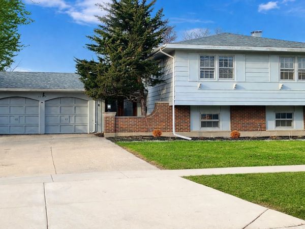 1360 Devonshire Lane, Hoffman Estates, IL 60169