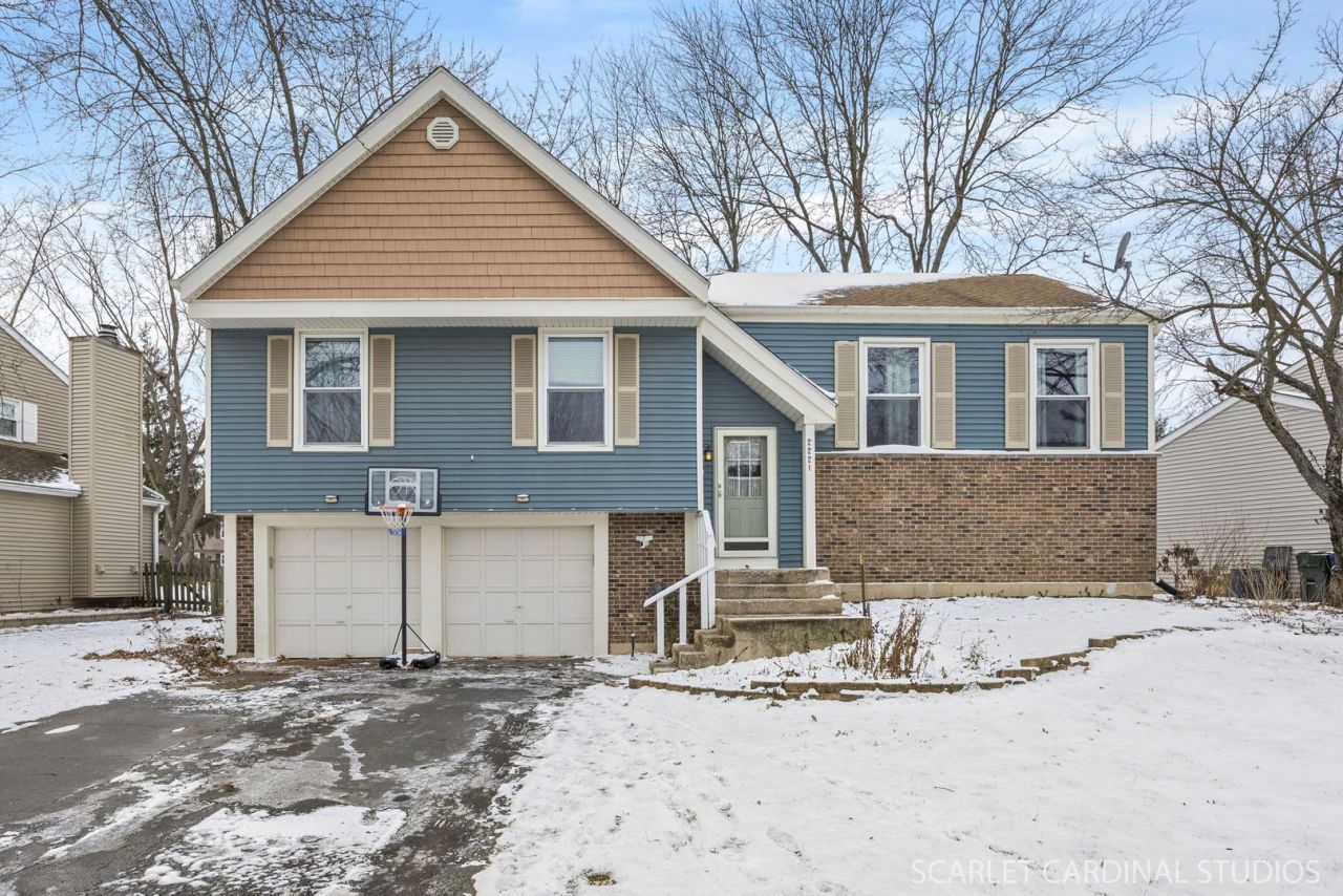 2221 Woodland Circle, Naperville, IL 60565 Main Photo