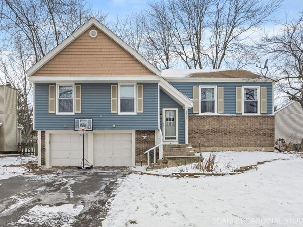 2221 Woodland Circle, Naperville, IL 60565