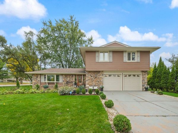 320 Pochet Lane, Schaumburg, IL 60193