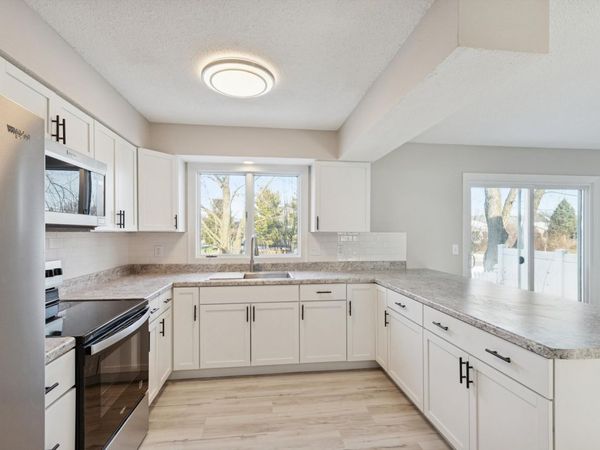 3750 Eastwood Court, Bettendorf, IA 52722