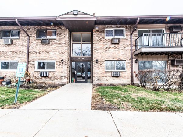 814 E Old Willow Road, Unit 109, Prospect Heights, IL 60070