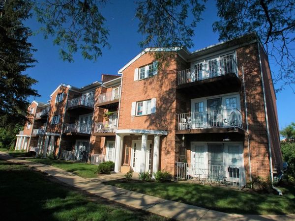 684 QUINCY BRIDGE Lane, Unit 302, Glenview, IL 60025