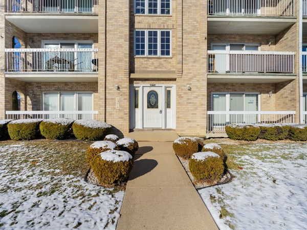 5242 W 79th Street, Unit 3D, Burbank, IL 60459