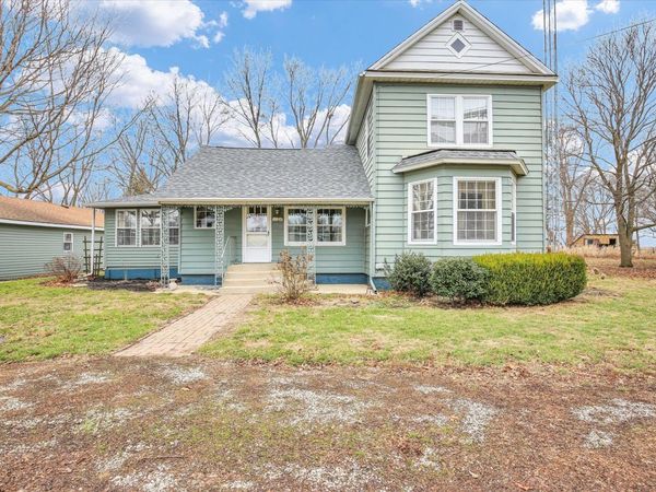 112 W North Front Street, Sadorus, IL 61872