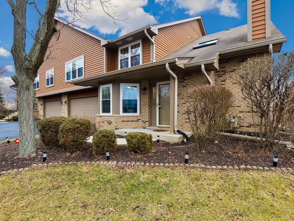 8076 Capra Trail, Darien, IL 60561