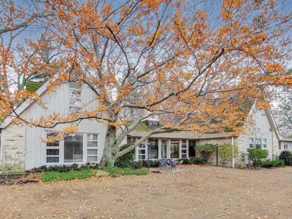 42 Woodley Road, Winnetka, IL 60093