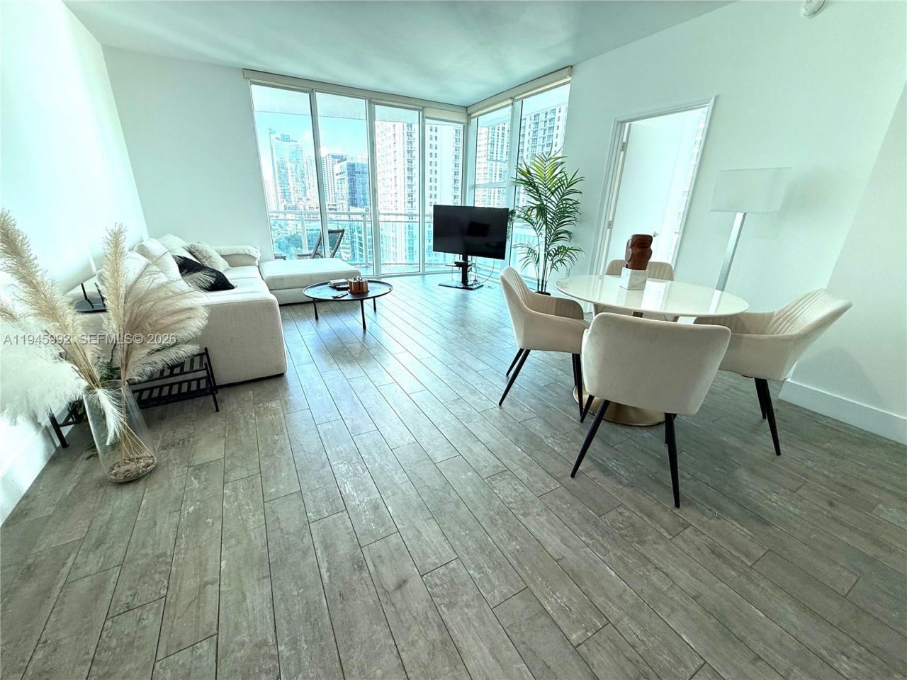 951 Brickell Ave, Unit 1511, Miami, FL 33131 Photo