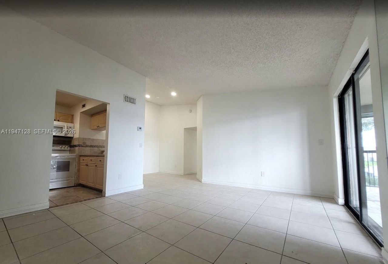 468 NE 206th Ln, Unit 202, Miami, FL 33179 Photo