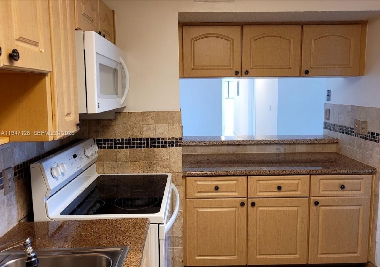 468 NE 206th Ln, Unit 202, Miami, FL 33179 Photo