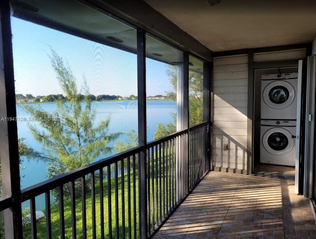 468 NE 206th Ln, Unit 202, Miami, FL 33179 Photo