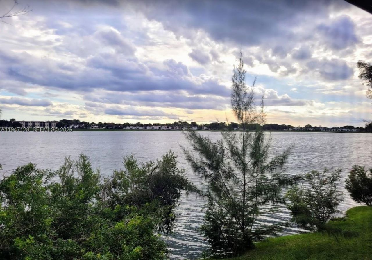 468 NE 206th Ln, Unit 202, Miami, FL 33179 Photo