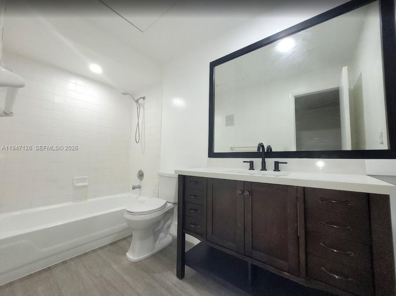 468 NE 206th Ln, Unit 202, Miami, FL 33179 Photo