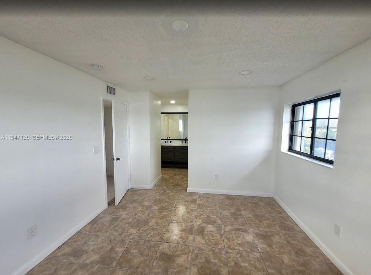 468 NE 206th Ln, Unit 202, Miami, FL 33179 Photo