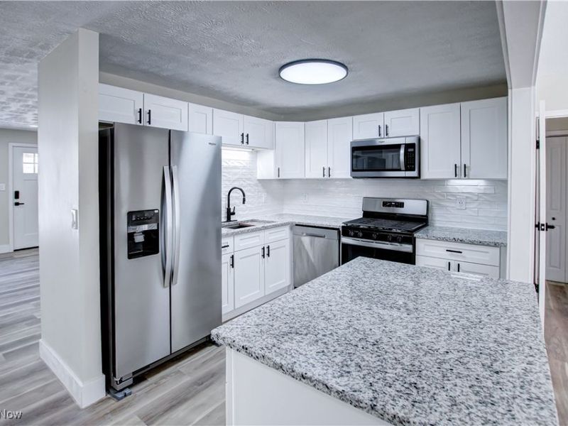 6242 Oxford Court, Bedford Heights, OH 44146 Photo 3