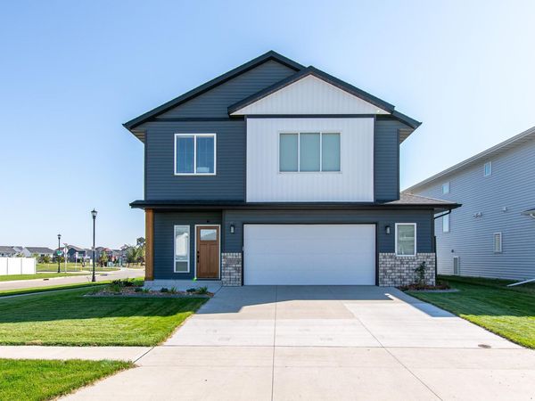 5507 Lori Lane W, West Fargo, ND 58078