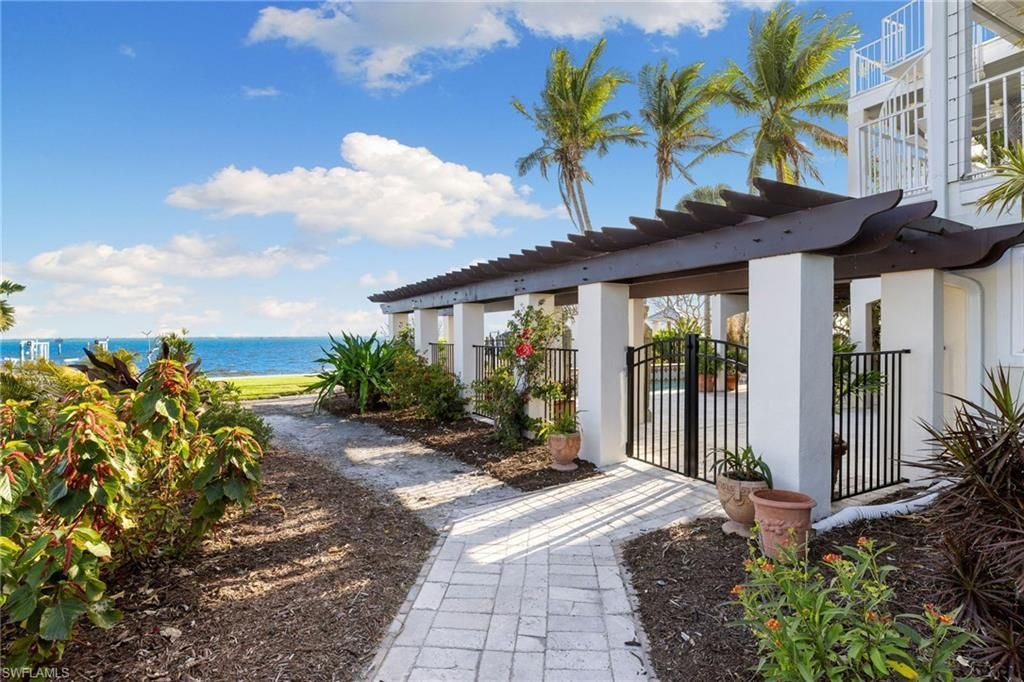 3569 San Carlos Dr, Saint James City, FL 33956 Photo