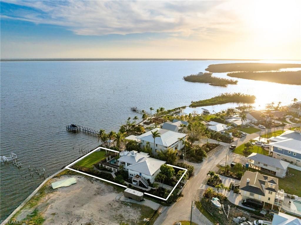 3569 San Carlos Dr, Saint James City, FL 33956 Photo