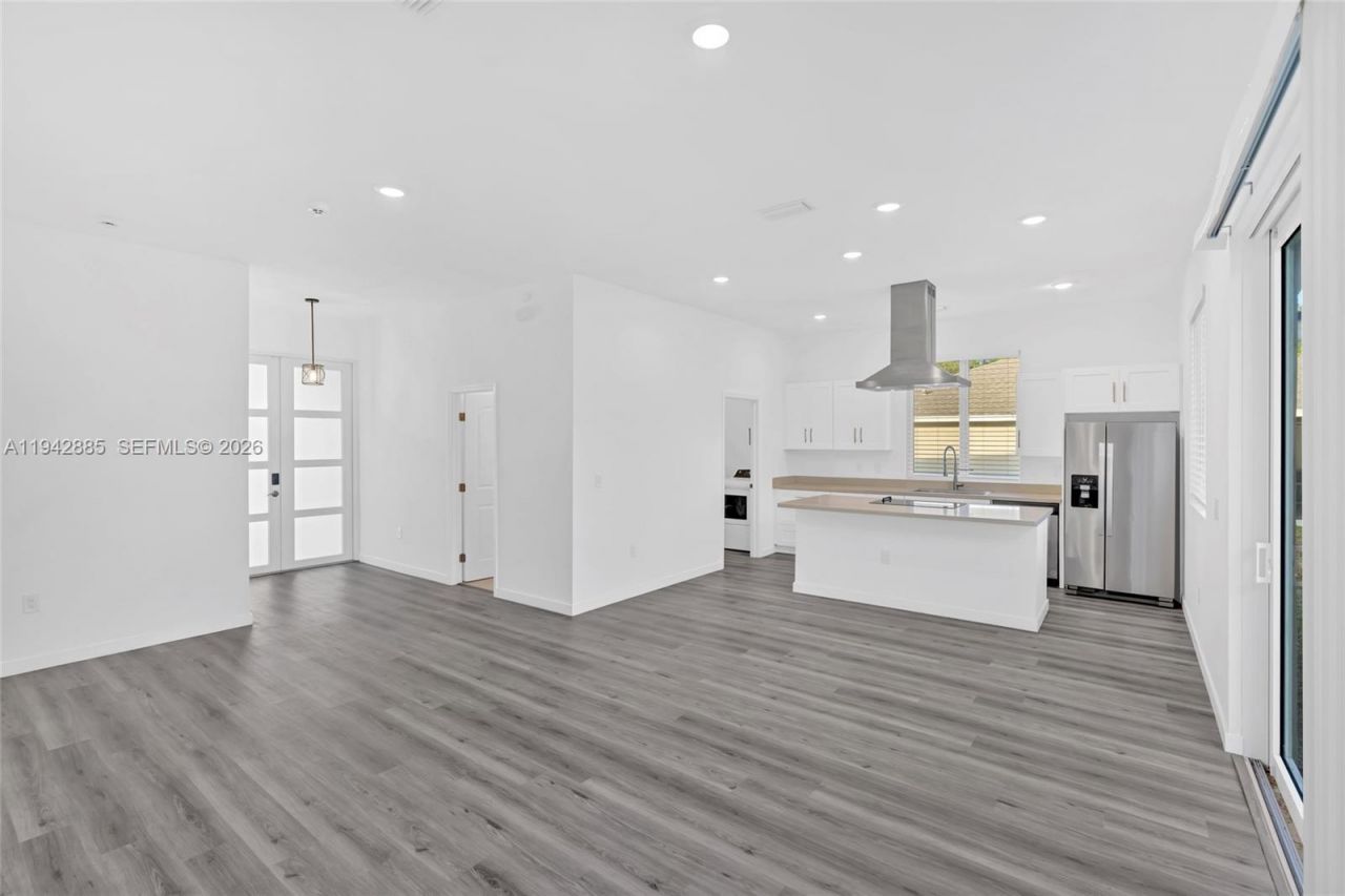 719 Little Rock E , Lehigh Acres, FL 33974 Photo