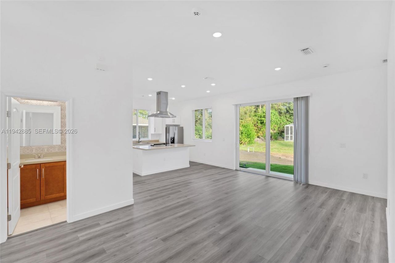 719 Little Rock E , Lehigh Acres, FL 33974 Photo