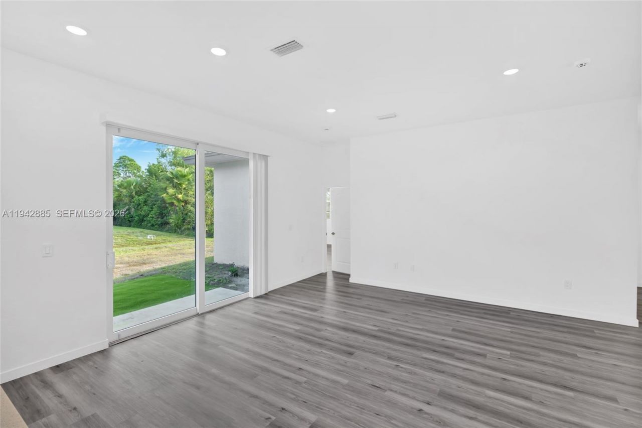 719 Little Rock E , Lehigh Acres, FL 33974 Photo