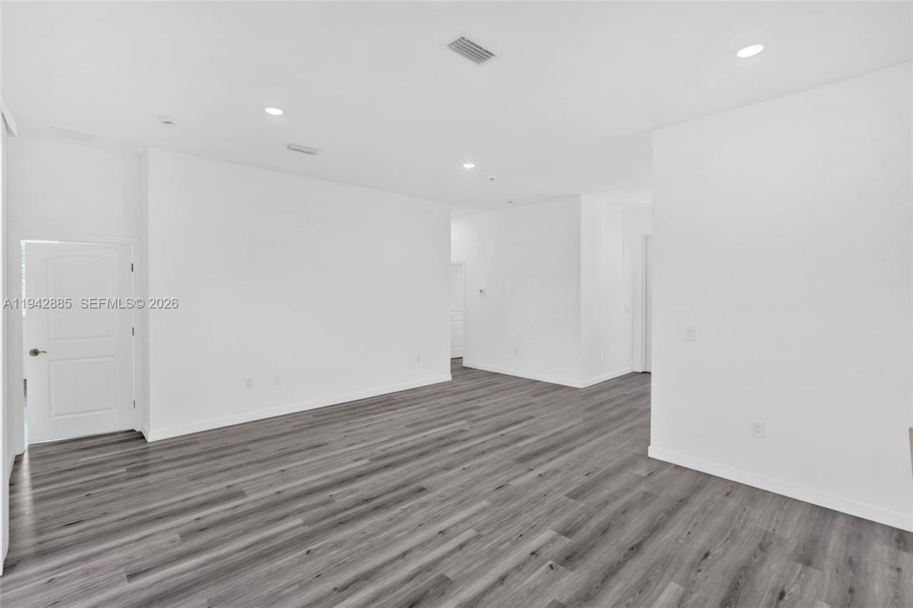 719 Little Rock E , Lehigh Acres, FL 33974 Photo