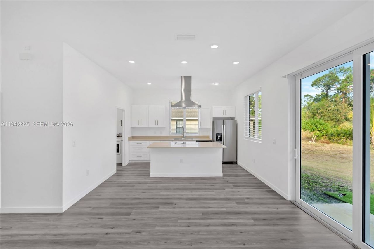 719 Little Rock E , Lehigh Acres, FL 33974 Photo