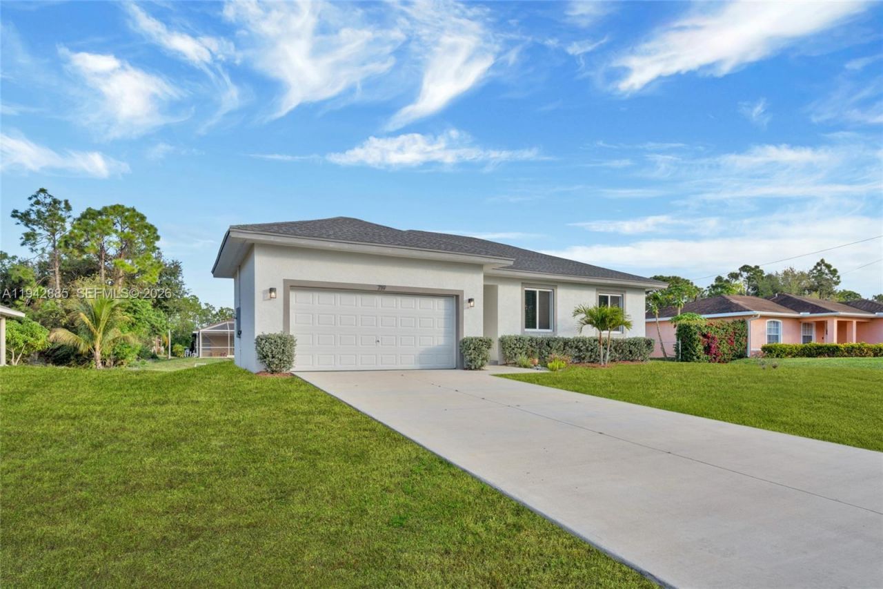 719 Little Rock E , Lehigh Acres, FL 33974 Photo