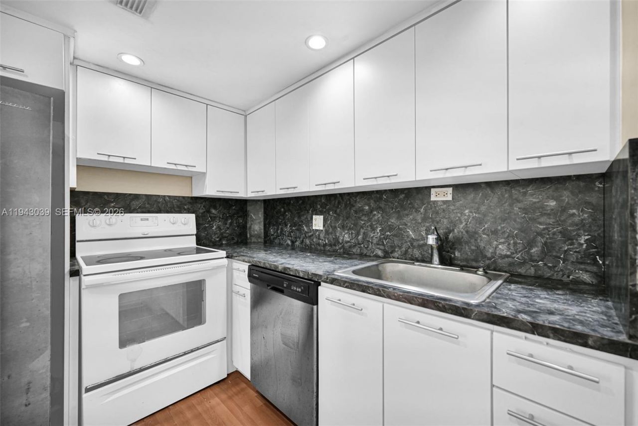 900 Bay Dr, Unit 321, Miami Beach, FL 33141 Photo