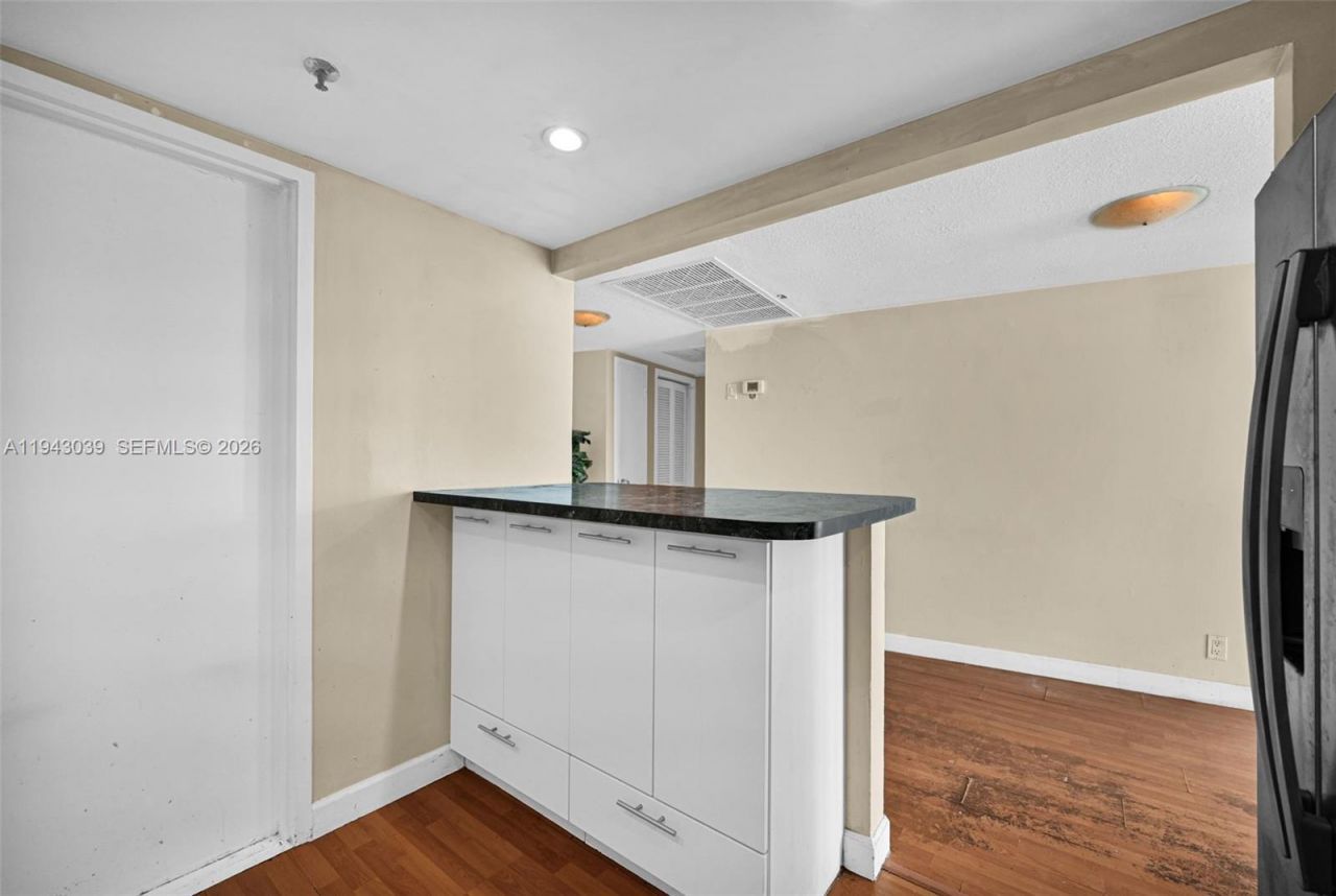 900 Bay Dr, Unit 321, Miami Beach, FL 33141 Photo