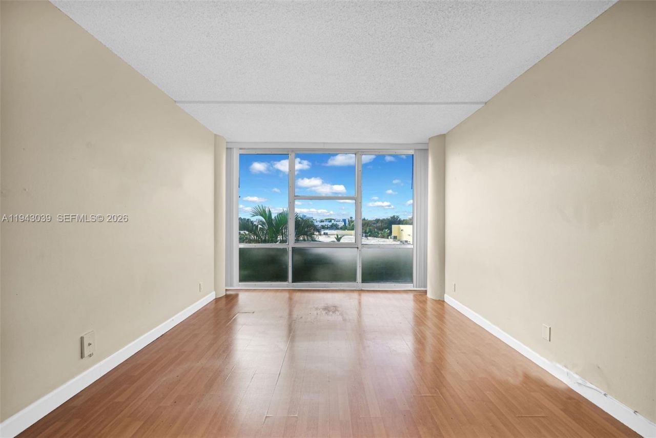900 Bay Dr, Unit 321, Miami Beach, FL 33141 Photo