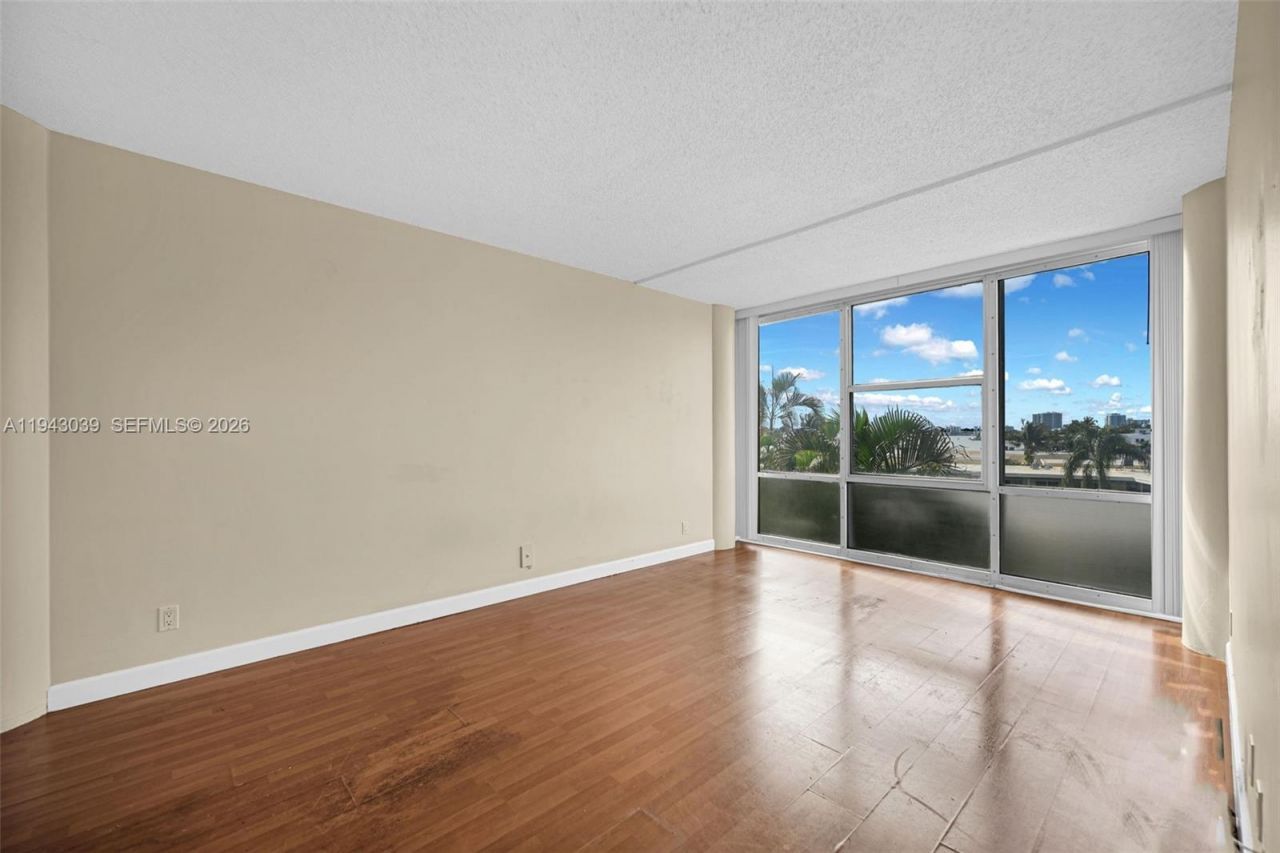 900 Bay Dr, Unit 321, Miami Beach, FL 33141 Photo
