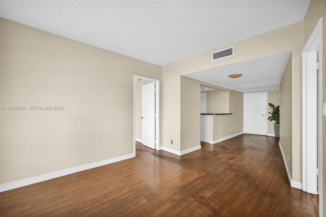 900 Bay Dr, Unit 321, Miami Beach, FL 33141 Photo