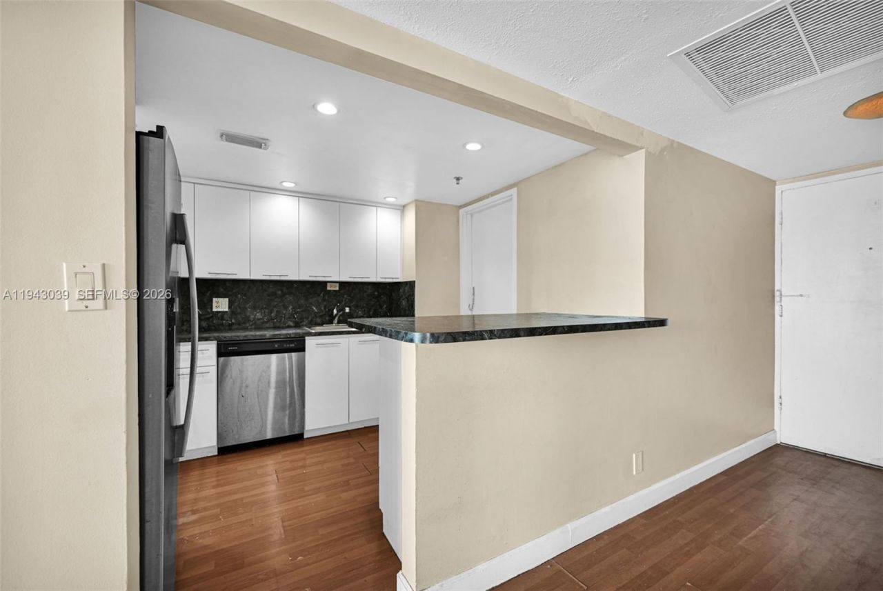 900 Bay Dr, Unit 321, Miami Beach, FL 33141 Photo