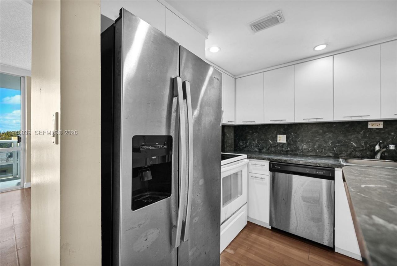 900 Bay Dr, Unit 321, Miami Beach, FL 33141 Photo