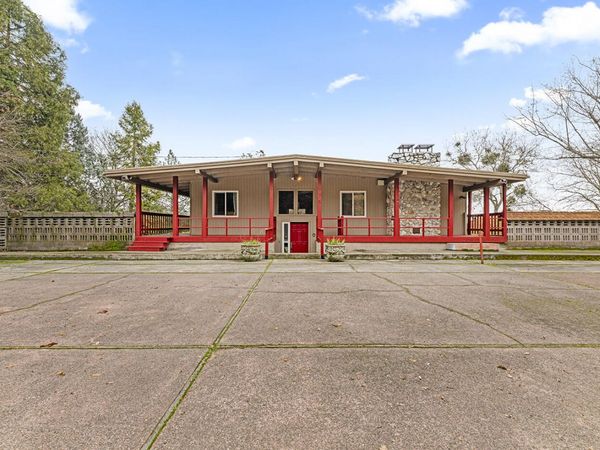 975 NW Starlite Place, Grants Pass, OR 97526