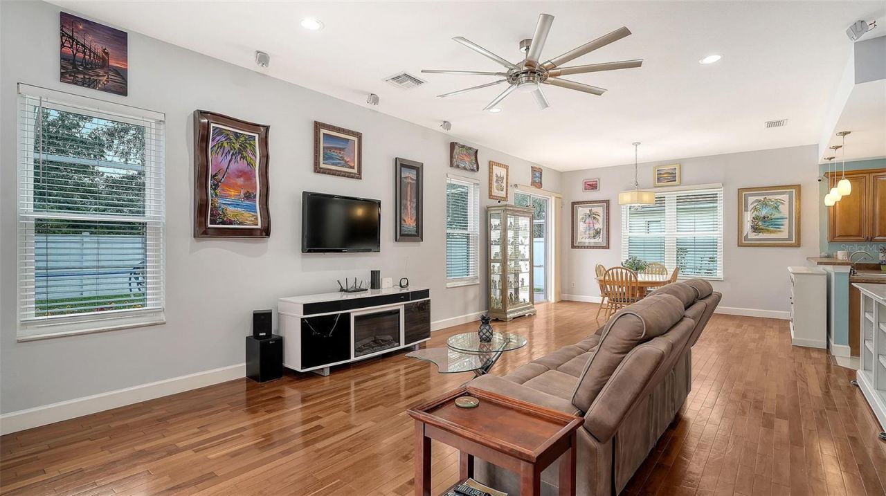 6659 38th Lane E, Sarasota, FL 34243 Photo