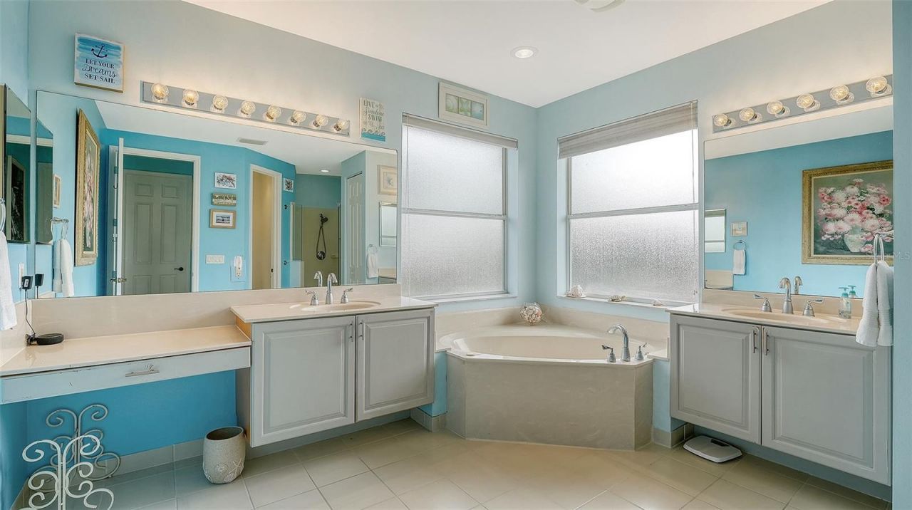 6659 38th Lane E, Sarasota, FL 34243 Photo