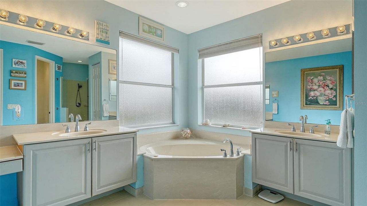 6659 38th Lane E, Sarasota, FL 34243 Photo