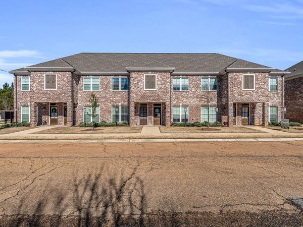 111 Guest Dr #702, Starkville, MS 39759